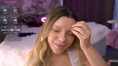 Snapshot of your_baby_julia chatting on 12/08/24, 07:15 Julia Please Thumbs up me online show from 12/08/24, 07:15