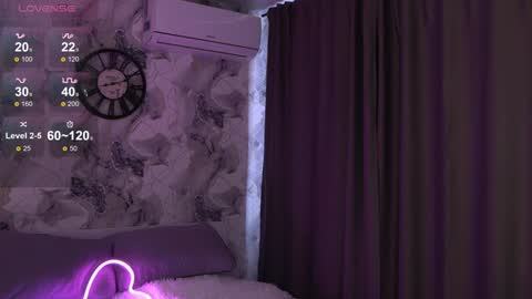 Snapshot of your_baby_julia chatting on 01/23/25, 07:22 Julia Please Thumbs up me online show from 01/23/25, 07:22