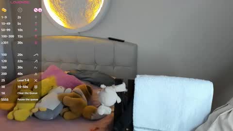 Snapshot of your_beck chatting on 02/14/26, 09:11 mia3 online show from 02/14/26, 09:11