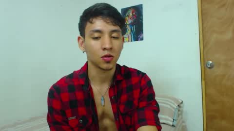 Snapshot of your_boy_hot chatting on 06/11/26, 02:53 your boy online show from 06/11/26, 02:53