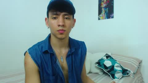 Snapshot of your_boy_hot chatting on 06/20/26, 01:19 your boy online show from 06/20/26, 01:19