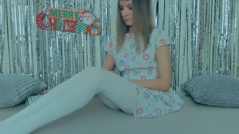 Snapshot of your_caramelka chatting on 12/26/24, 11:21 Lily online show from 12/26/24, 11:21