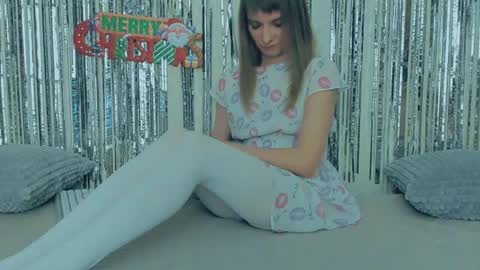 Snapshot of your_caramelka chatting on 12/28/24, 02:10 Lily online show from 12/28/24, 02:10