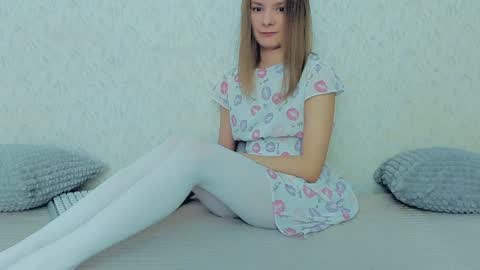 Snapshot of your_caramelka chatting on 01/10/25, 04:44 Lily online show from 01/10/25, 04:44