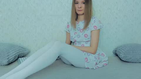 Snapshot of your_caramelka chatting on 01/19/25, 05:37 Lily online show from 01/19/25, 05:37