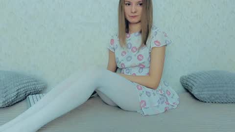 Snapshot of your_caramelka chatting on 01/19/25, 11:23 Lily online show from 01/19/25, 11:23