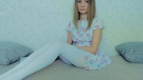 Snapshot of your_caramelka chatting on 01/20/25, 12:49 Lily online show from 01/20/25, 12:49