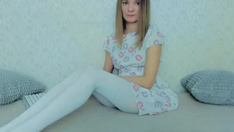 Snapshot of your_caramelka chatting on 01/22/25, 12:38 Lily online show from 01/22/25, 12:38