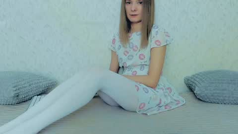 Snapshot of your_caramelka chatting on 01/23/25, 12:09 Lily online show from 01/23/25, 12:09