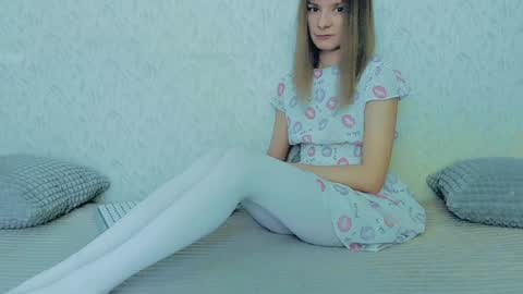 Snapshot of your_caramelka chatting on 02/05/25, 05:52 Lily online show from 02/05/25, 05:52