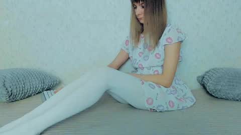 Snapshot of your_caramelka chatting on 02/24/25, 01:42 Lily online show from 02/24/25, 01:42