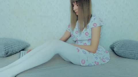 Snapshot of your_caramelka chatting on 02/28/25, 01:36 Lily online show from 02/28/25, 01:36