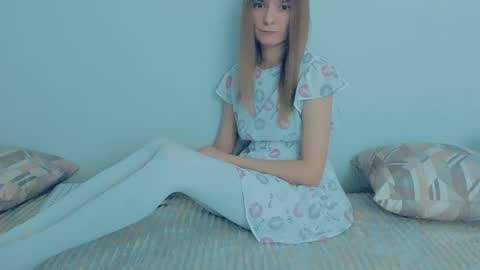 Snapshot of your_caramelka chatting on 10/06/25, 08:12 Lily online show from 10/06/25, 08:12