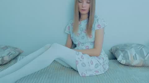 Snapshot of your_caramelka chatting on 10/16/25, 04:13 Lily online show from 10/16/25, 04:13