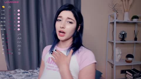 Snapshot of your_desssert chatting on 02/04/25, 12:44 Lina online show from 02/04/25, 12:44