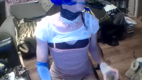 Snapshot of your_dog chatting on 12/04/24, 05:27 Taylor Tash online show from 12/04/24, 05:27