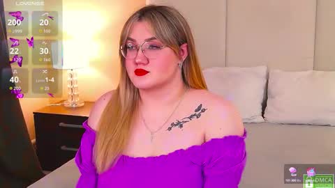 Snapshot of your_dream_nancy chatting on 09/22/25, 01:02 Nancy online show from 09/22/25, 01:02