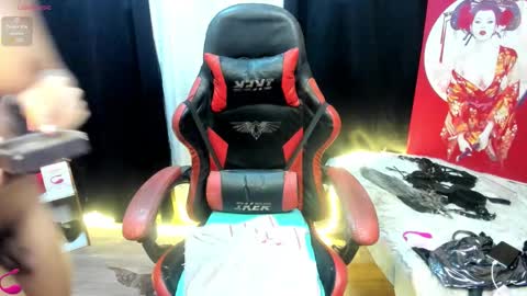 Snapshot of your_dreamasian chatting on 09/16/25, 11:39 YourSeductiveWife online show from 09/16/25, 11:39