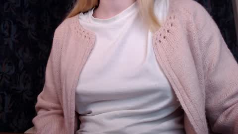 Snapshot of your_freya chatting on 04/04/26, 04:37 Freya online show from 04/04/26, 04:37