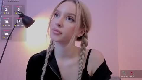 Olivia online show from 10/22/25, 09:14