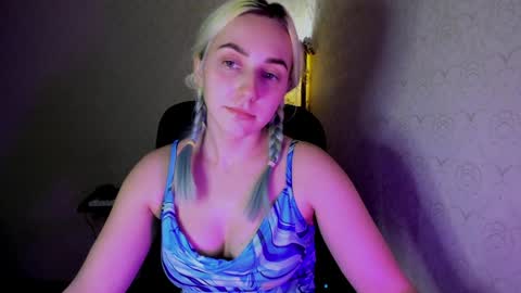 Snapshot of your_godesses chatting on 12/20/24, 03:31 Cora online show from 12/20/24, 03:31