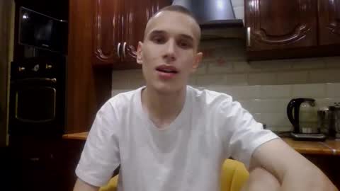Snapshot of your_honeyy chatting on 02/22/26, 06:28 Mark online show from 02/22/26, 06:28