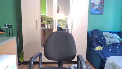 Snapshot of your_honeyy chatting on 06/25/26, 12:09 Mark online show from 06/25/26, 12:09