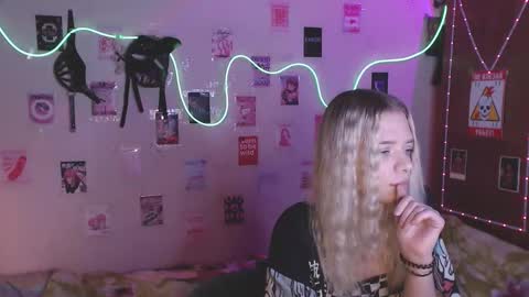 Snapshot of your_horny_friends chatting on 10/14/25, 03:02 Your Horny Friends online show from 10/14/25, 03:02