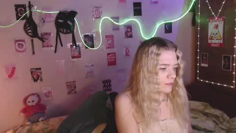 Snapshot of your_horny_friends chatting on 11/01/25, 02:19 Your Horny Friends online show from 11/01/25, 02:19