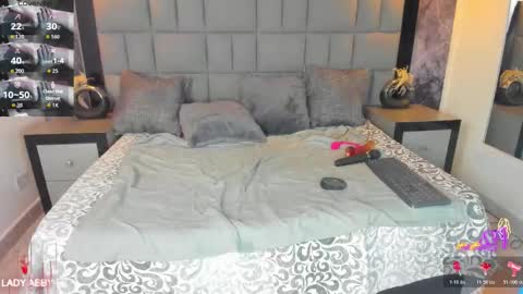 Snapshot of your_lady_milf chatting on 12/18/25, 07:42 your_lady_milf online show from 12/18/25, 07:42