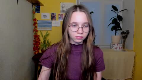 Snapshot of your_leslie chatting on 12/07/24, 03:30 Leslie online show from 12/07/24, 03:30