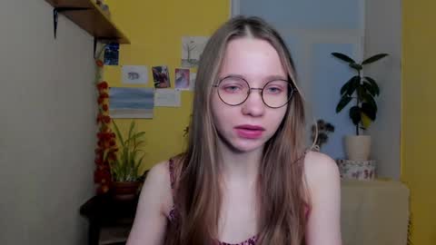 Snapshot of your_leslie chatting on 12/19/24, 06:56 Leslie online show from 12/19/24, 06:56