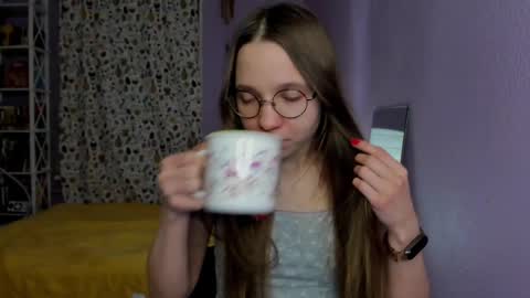 Snapshot of your_leslie chatting on 03/02/25, 09:01 Leslie online show from 03/02/25, 09:01