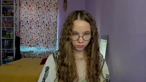 Snapshot of your_leslie chatting on 09/22/25, 05:09 Leslie online show from 09/22/25, 05:09