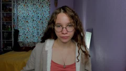 Snapshot of your_leslie chatting on 10/03/25, 04:31 Leslie online show from 10/03/25, 04:31