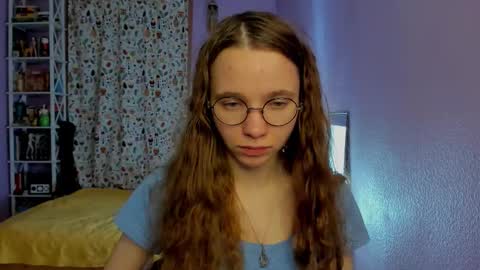 Snapshot of your_leslie chatting on 11/03/25, 01:40 Leslie online show from 11/03/25, 01:40