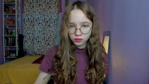 Snapshot of your_leslie chatting on 11/06/25, 01:45 Leslie online show from 11/06/25, 01:45