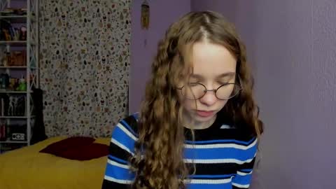 Snapshot of your_leslie chatting on 11/24/25, 07:24 Leslie online show from 11/24/25, 07:24