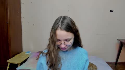 Snapshot of your_leslie chatting on 03/06/26, 01:18 Leslie online show from 03/06/26, 01:18