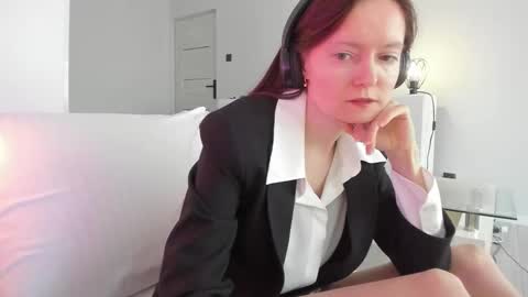 Snapshot of your_librarian chatting on 12/16/25, 09:47 Your Librarian online show from 12/16/25, 09:47