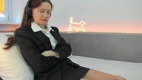 Snapshot of your_librarian chatting on 03/06/26, 08:22 Your Librarian online show from 03/06/26, 08:22