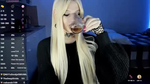 Snapshot of your_little_eva chatting on 03/05/25, 09:48 Eva online show from 03/05/25, 09:48