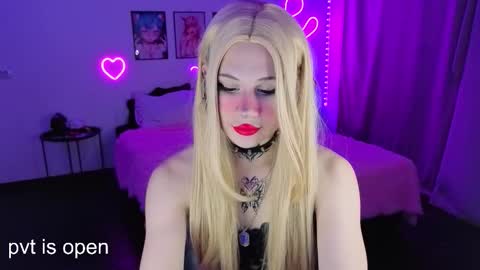 Snapshot of your_little_eva chatting on 10/05/25, 09:45 Eva online show from 10/05/25, 09:45