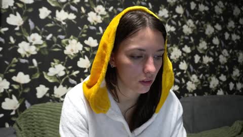 Snapshot of your_little_flexible_girl chatting on 02/08/25, 12:17 Meri online show from 02/08/25, 12:17