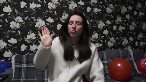 Snapshot of your_little_flexible_girl chatting on 02/22/25, 10:09 Meri online show from 02/22/25, 10:09