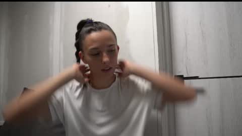 Snapshot of your_little_flexible_girl chatting on 10/07/25, 07:00 Meri online show from 10/07/25, 07:00