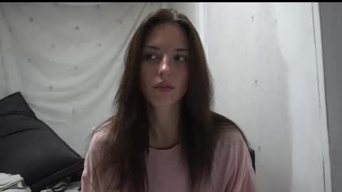 Snapshot of your_little_flexible_girl chatting on 10/18/25, 06:41 Meri online show from 10/18/25, 06:41