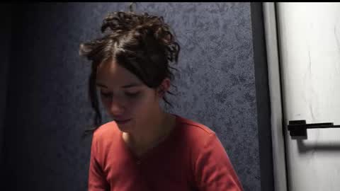 Snapshot of your_little_flexible_girl chatting on 10/28/25, 08:33 Meri online show from 10/28/25, 08:33