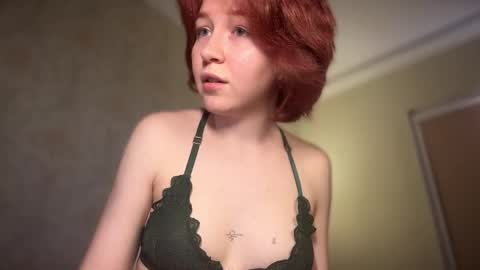 Snapshot of your_moonlight_ chatting on 05/19/26, 01:50 Mia online show from 05/19/26, 01:50