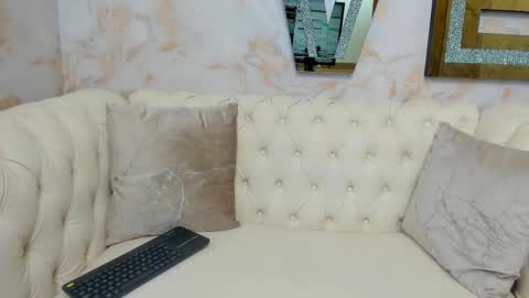 Evelin  online show from 10/16/25, 09:38